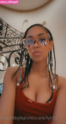 aaliyahfoxxx - Who s offering to wash my back