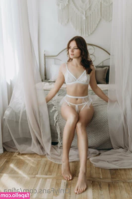 afina_ [ afina ] - im gonna give chaturbate a try! im going live at 6pm PST 💖💖