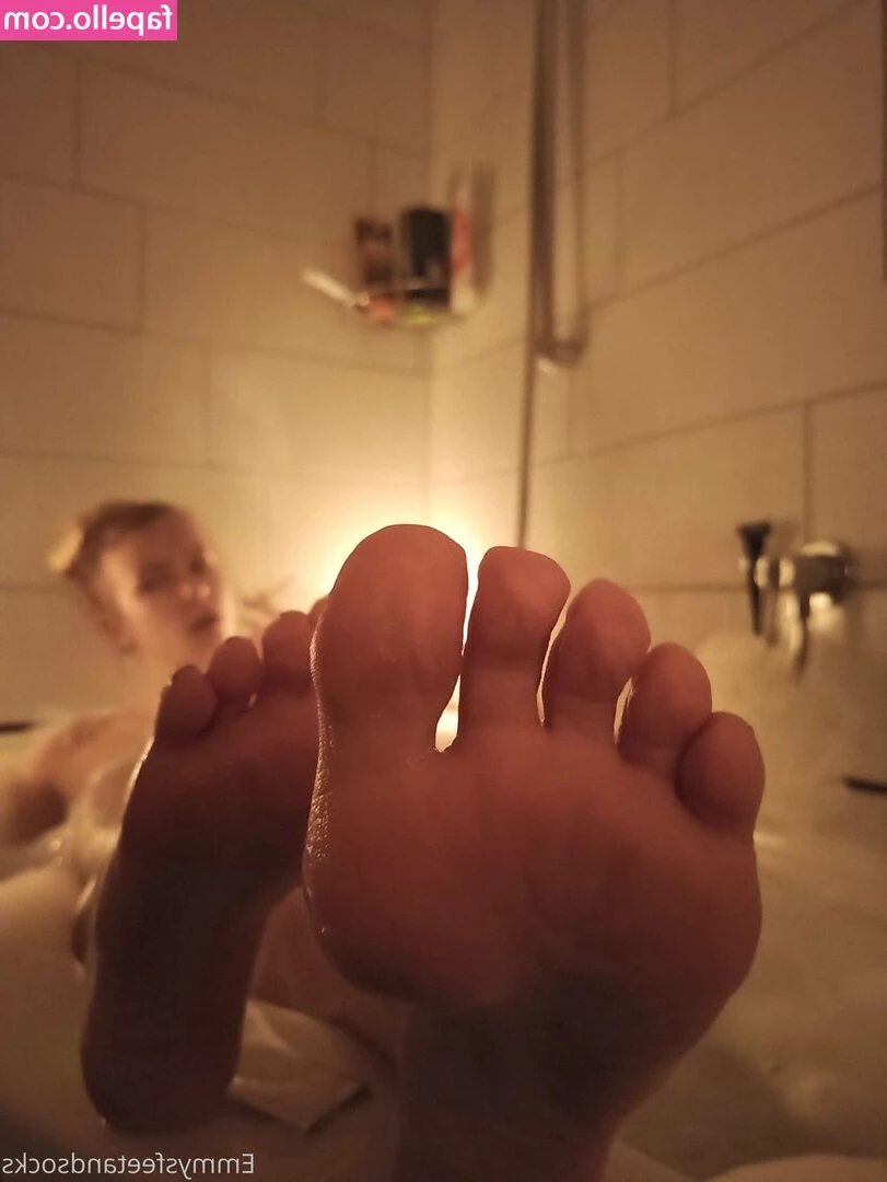 emmyfeetandsocks - Riding that dick backwards