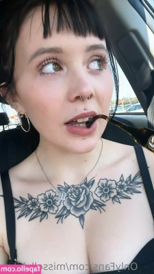 missellybites - ใครอยากได สถานะก