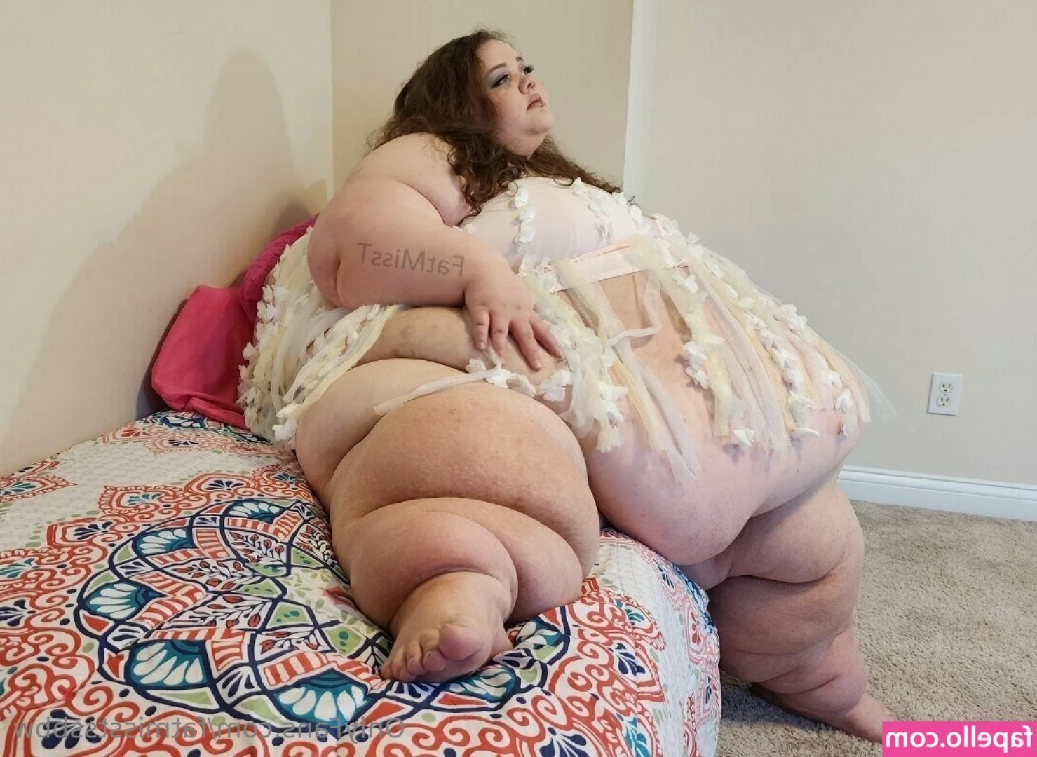 fatmisstssbbw - Finally, finish in the red head while the blonde watches 😈