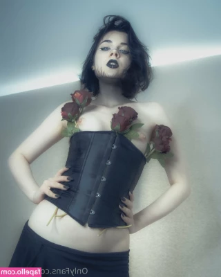 ave_ria [ ave-ria ] - Imagine my toes in your face right now