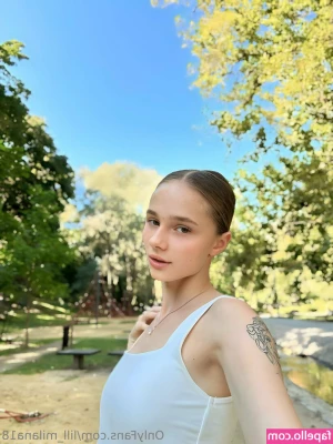 lill_milana18 [ lill-milana18 ] - Rocking that fierce black look and makeup gives me an irresistible