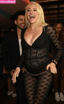 Pixie Lott [ pixie-lott-2 ] - Made it to Vegas and ready to have fun!!!