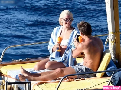 Pixie Lott [ pixie-lott-2 ] - You know how alpha gets when he catches you without your little pin