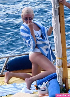Pixie Lott [ pixie-lott-2 ] - Who doesn t like fishnets part 1