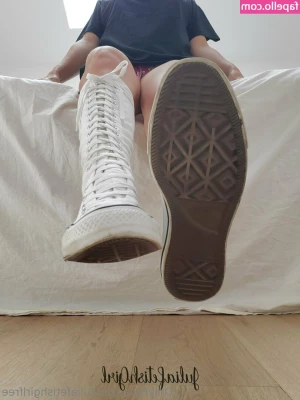 juliafetishgirlfree - Do you want to jerk off to me on a live stream  Better yet  let s