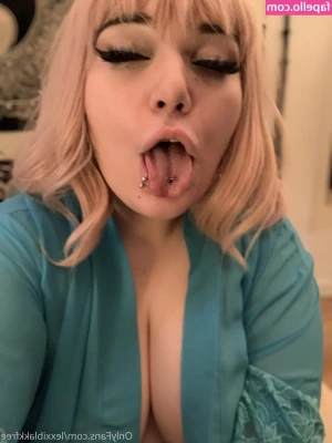 lexxiblakkfree - POV me on top