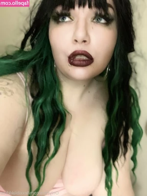 lexxiblakkfree - Masturbating in a toilet in a building🫣 I feel so excited since