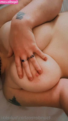 bukekki - I never wear a bra 🙈 curious if anyone here likes hairy armpits