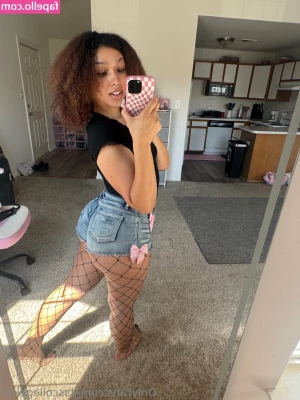 college.kiki [ college-kiki ] - what do we think of yellow on me  Yes or no