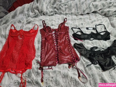 bunnyycos - Around here Mrs Claus 🤶🏼 gives gifts all year round 😏😈🤤