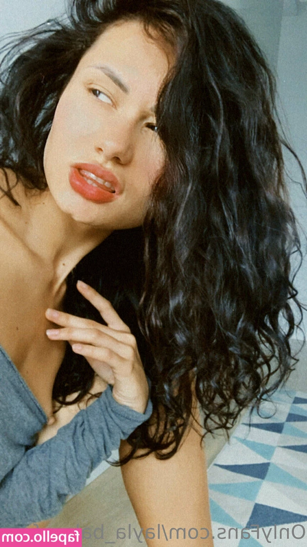 layla_balan_free [ layla-balan-free ] - She is ready to playyyy 😤