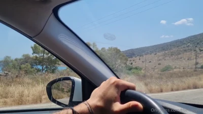 thelustylit - Je vous glisse une photo de mon shooting   Regardez vos messages  je