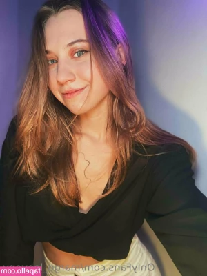 margo_leevony [ margo-leevony ] - Titty Teaser pleaser 🥵