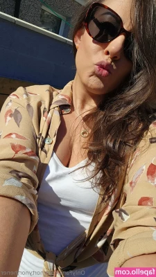 nortynorthener - Excuse me  I m trying to sit here