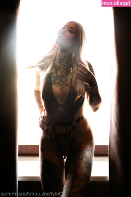 lunarmimsy - Can you be my present ? 😍🙈