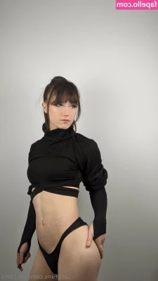 vee.cams [ vee-cams ] - Do you like my breasts? I think they are too huge!