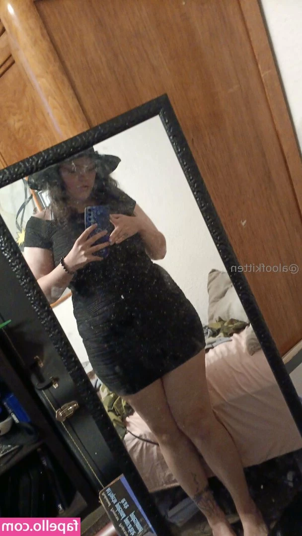 aloofkitten - Wanna lick