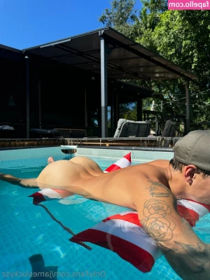 jamesluckysz [ jamesluckysz-5 ] - Set ends! 3 full nudes for the evening. I've got a new selfie set