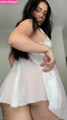 Lilith Cavaliere [ lilith-cavaliere-4 ] - Monday morning is a great time to do Yoga! It really helps clear the