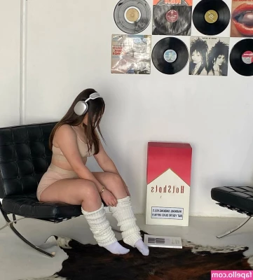 Lilith Cavaliere [ lilith-cavaliere-4 ] - I spy with my little eye