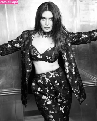 Karishma Tanna [ karishma-tanna ] - HAPPY FRIDAY BABY