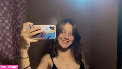 reinita99 - Gamer babe is horny
