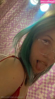 reinita99 - Tanned and wet, my two fav. What's up everyone? Are you ready for a
