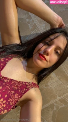 reinita99 - Seems like only one of the four pictures has been removed, the other