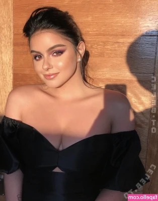 Ariel Winter [ ariel-winter ] - Dicking around 🍆 😝 ➡️