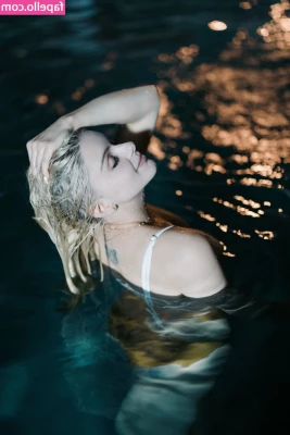 Ariel Winter [ ariel-winter ] - New cumshot vid! 💦 Based on the "wipe it down" challenge. Let me