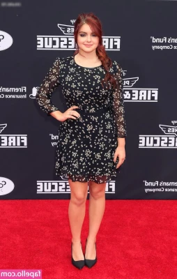 Ariel Winter [ ariel-winter ] - Happy Sunday baby   it s almost Valentine s Day and I m want to do part 1