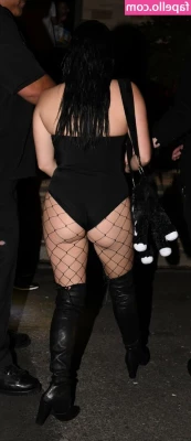 Ariel Winter [ ariel-winter ] - Thinking about your money    paypig sugardaddy