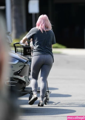 Ariel Winter [ ariel-winter ] - Eat me out