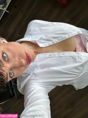 Badgalhailey [ badgalhailey-11 ] - I sure do love sucking cock but if course a real one's muuuch better