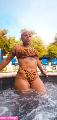 Keyshia Cole [ keyshia-cole ] - Do you think the girl should wear underwear while walking?😅😅
