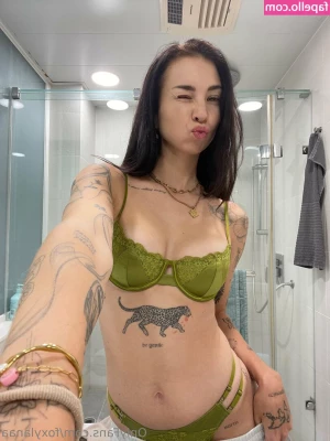 foxylanaa [ foxylanaa-3 ] - My makeup now smears while sucking dick & I suck it so PRETTYY.