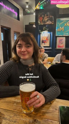 Maisie Williams [ maisie-williams-1 ] - Good morning 🌞😃☀️