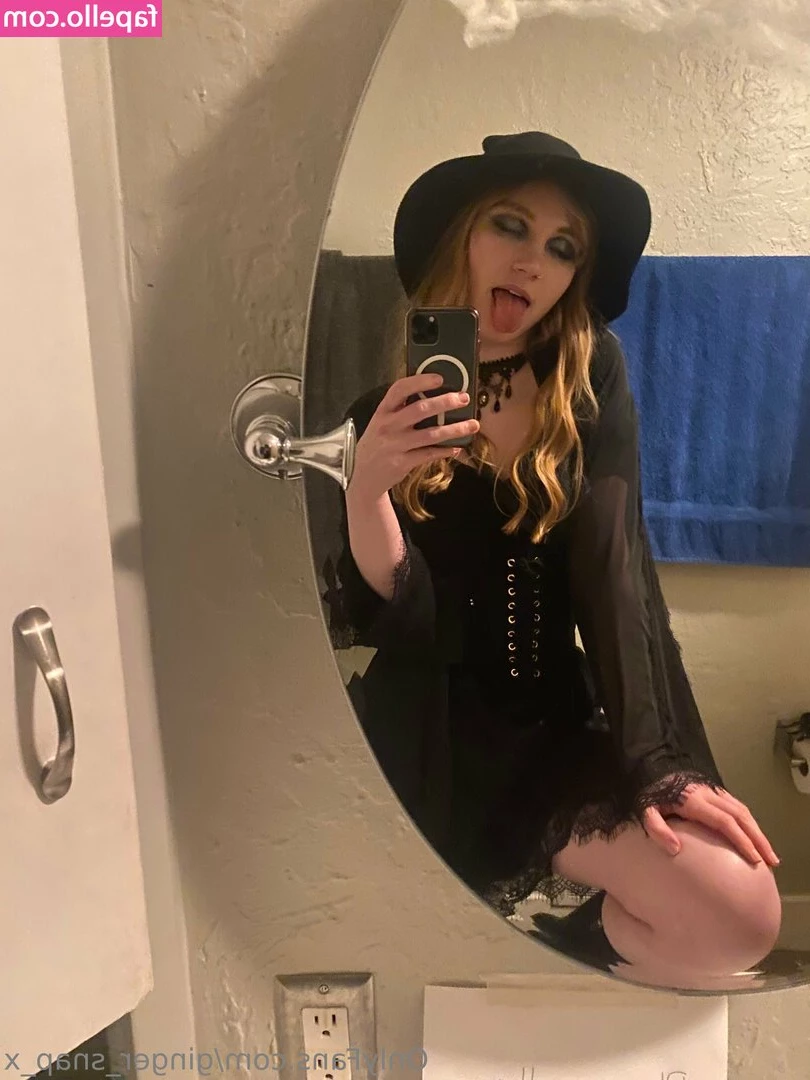ginger_snap_x [ ginger-snap-x ] - You are either a BOOB or an ASS guy ... Tell me which one (Can't