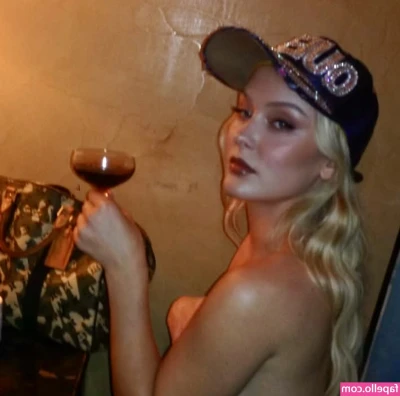 Zara Larsson [ zara-larsson ] - Have a booty-ful morning. 🍑 still in my pjs 😆