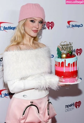 Zara Larsson [ zara-larsson ] - I’m in a gentle mood today...so scroll slowly and think of