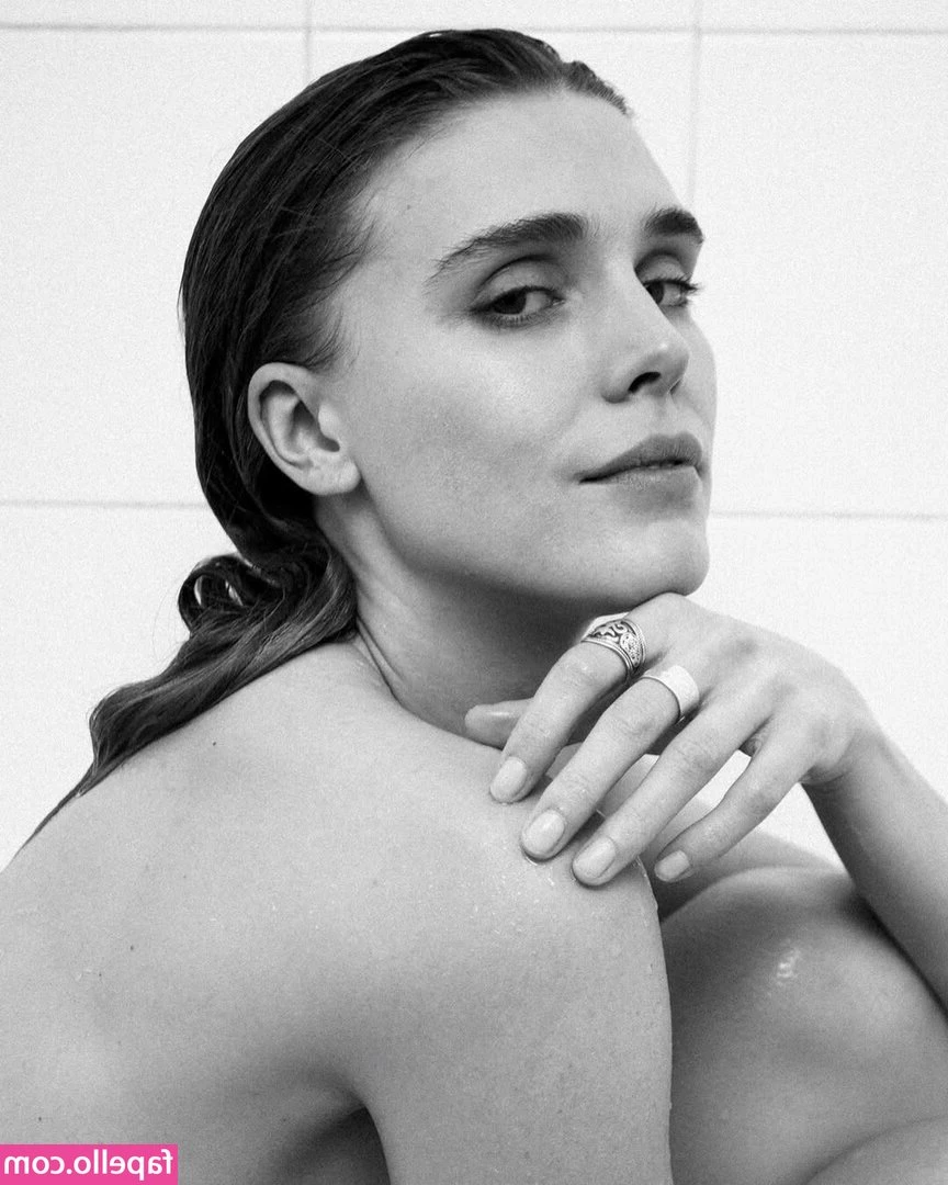 Gaia Weiss [ gaia-weiss ] - For my feet lovers 👣🍆💦  What would you do to these cute