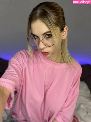 doll_lola [ doll-lola ] - Confident I could help you relieve some stress  with every bounce