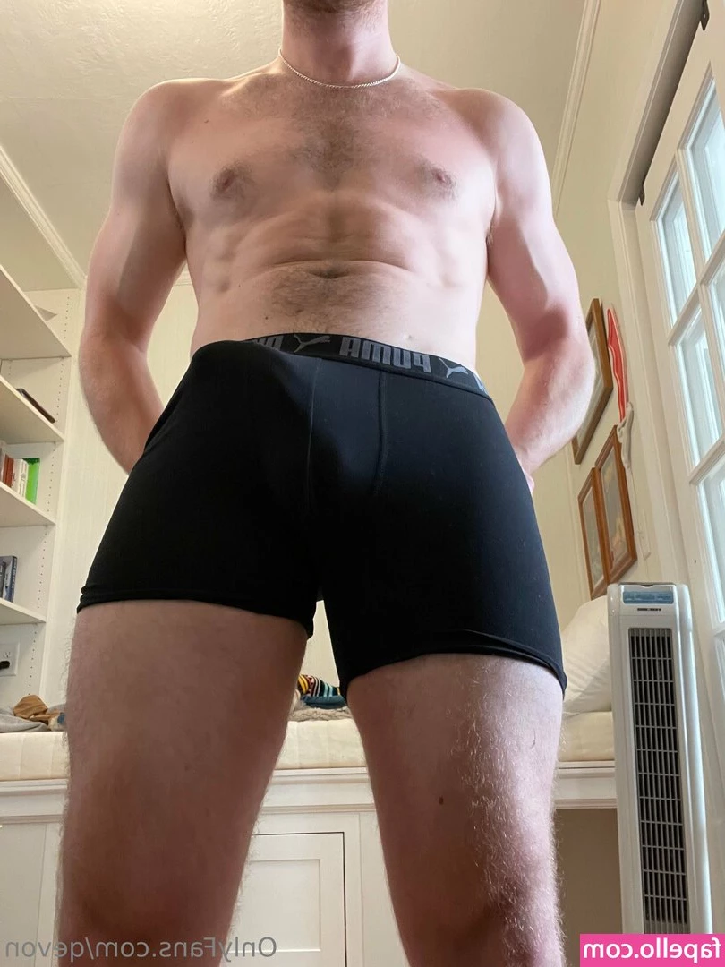qevon - Booty shorts with my ass out 😜
