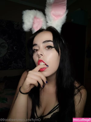 reeikoo99 - Feelin' like a punk ass bitch 😈  And a lil creamy... 👀😛