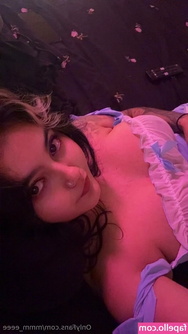 mmm_eeee [ mmm-eeee ] - 12.6.21 - I tied Kate up with Christmas lights and fucked her