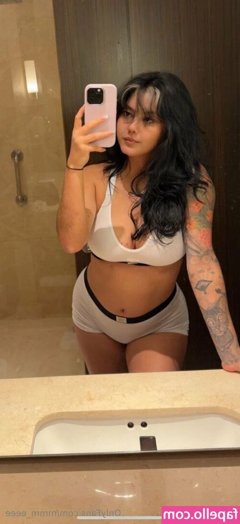 mmm_eeee [ mmm-eeee ] - I'm such a playful girl right now, I wish you were my sugar daddy to