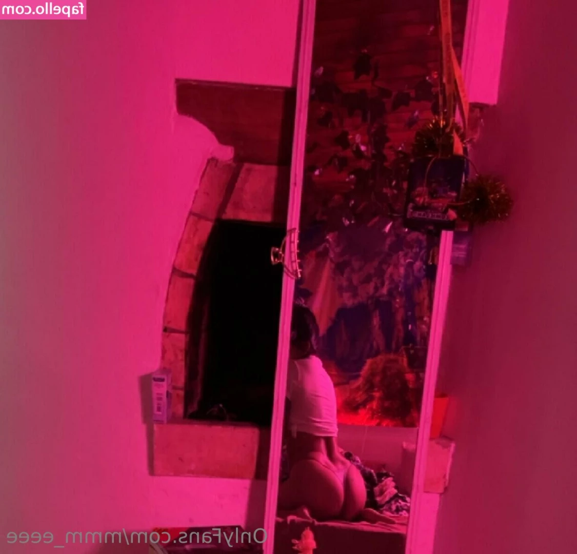mmm_eeee [ mmm-eeee ] - First B/G video being sent out on my VIP page tonight at 8PM CT!