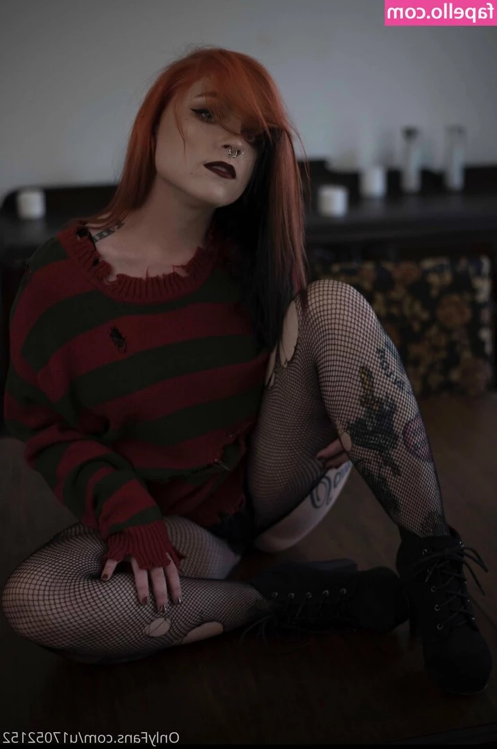 enigmasuicide - Toe ‘workout’ … and some 💦